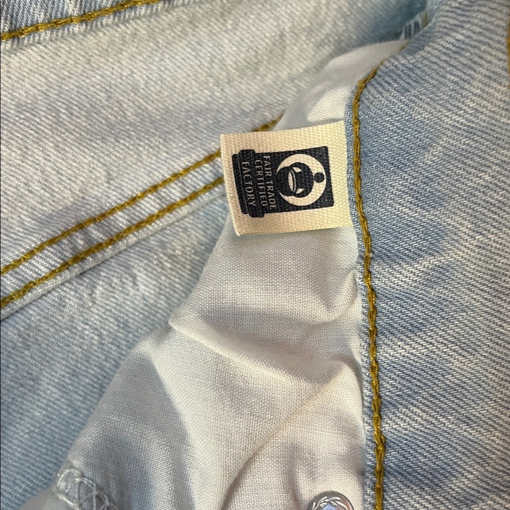 Universal Thread Light Blue Cropped Jeans - Picture 3 of 13
